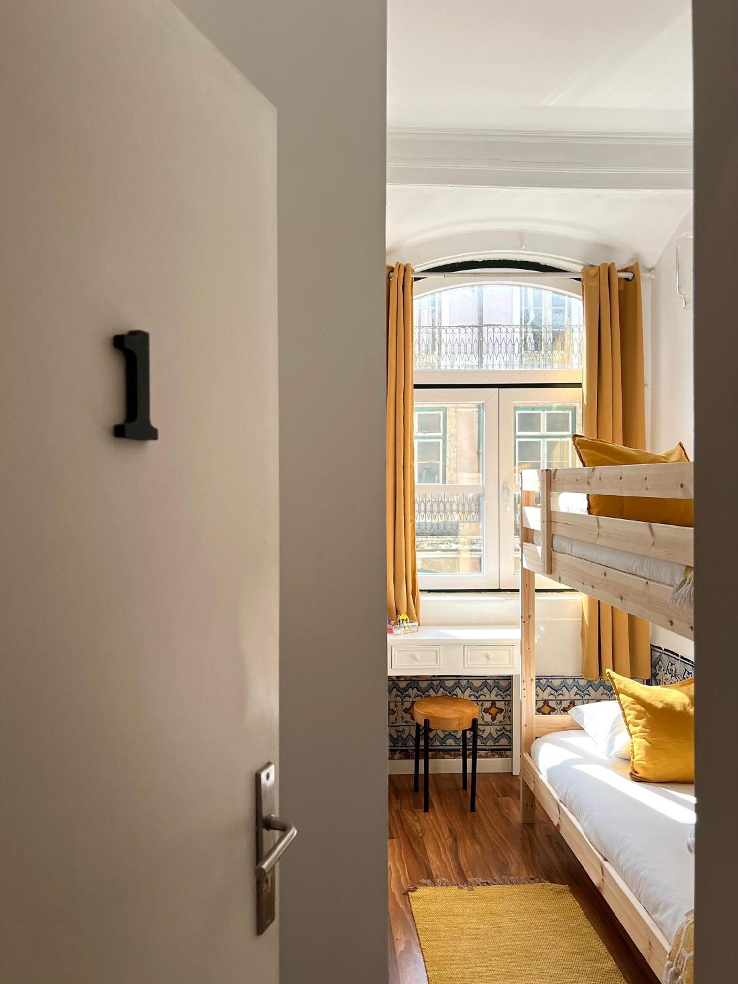 Chambre avec Lits Superposés et Salle de Bains Commune - 3ème Étage